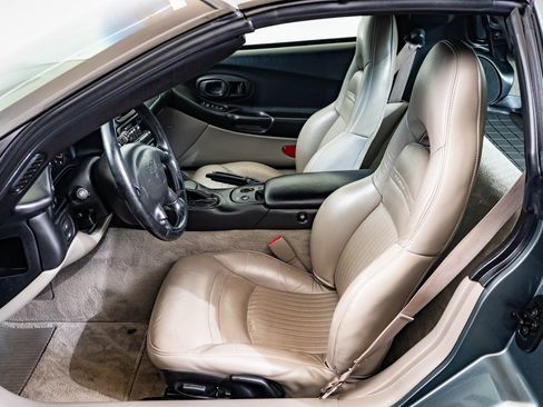 Used 2004 Chevrolet Corvette Coupe w/ Roof Package image 22