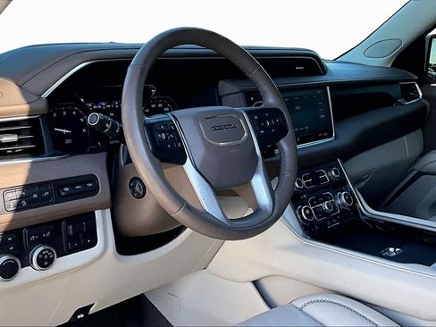 Used 2021 GMC Yukon Denali w/ Denali Premium Package AWD/4WD image 17