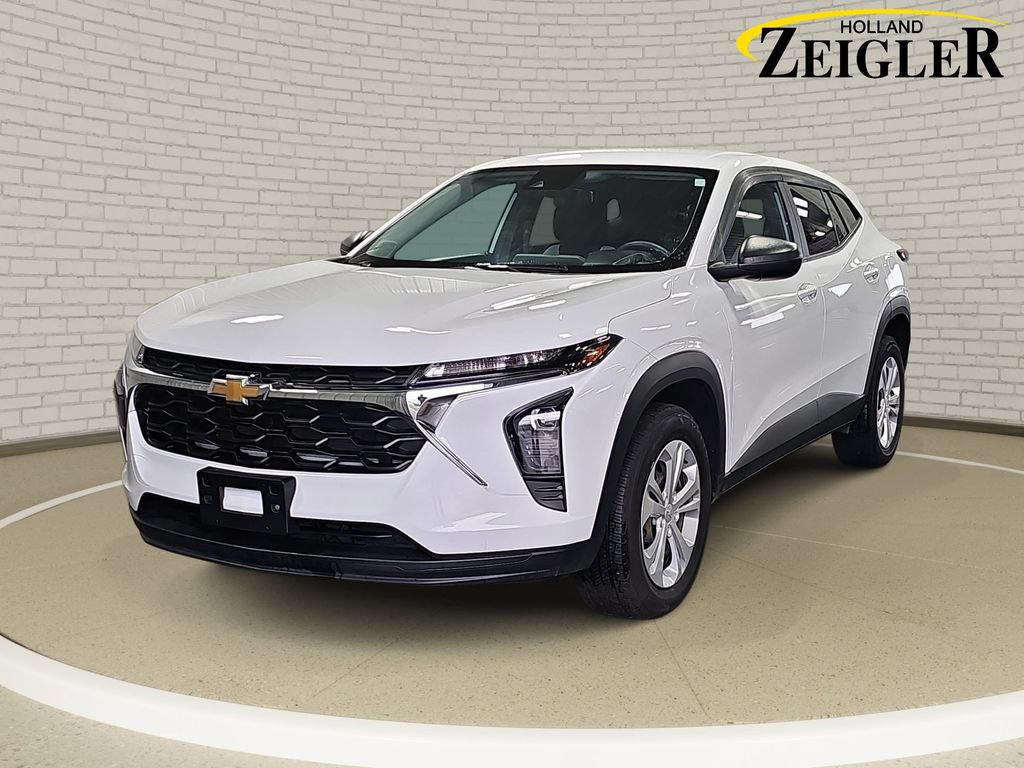 Used 2024 Chevrolet Trax LS FWD image 1