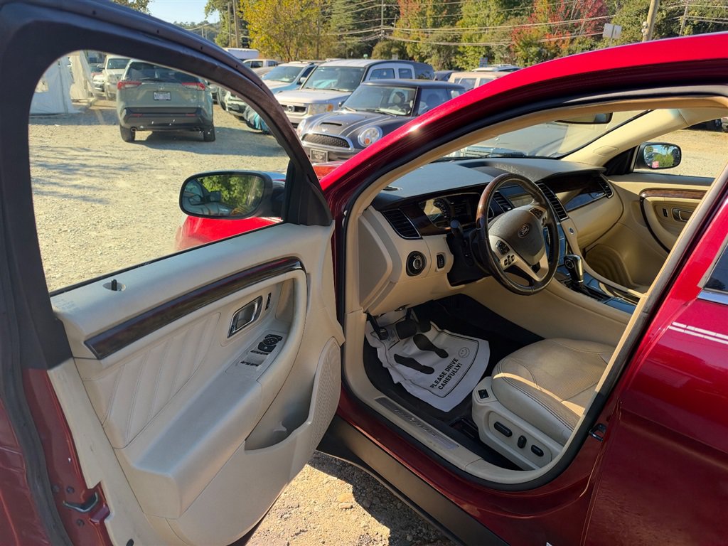 Used 2017 Ford Taurus Limited FWD image 10