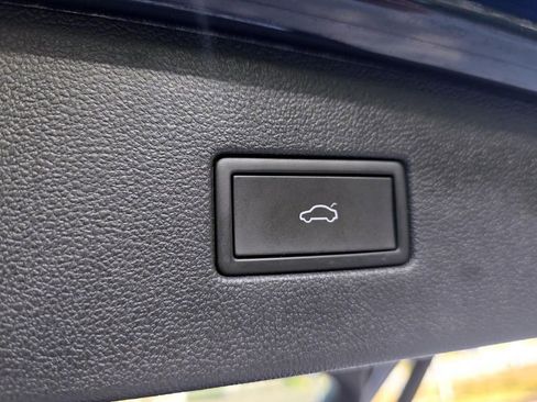 Used 2022 Volkswagen Tiguan SEL R-Line image 37