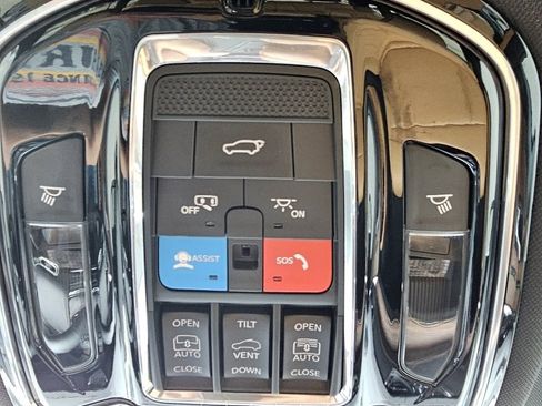 Used 2023 Jeep Grand Cherokee L Summit w/ Advanced Protech Group IV image 35