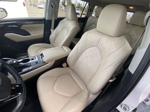Used 2020 Toyota Highlander Platinum image 11