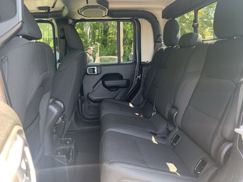 Used 2022 Jeep Gladiator Sport image 29