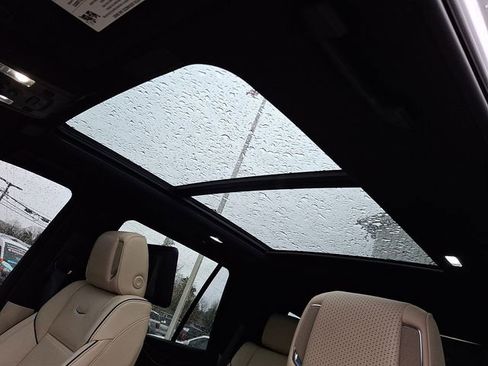 Used 2024 Cadillac Escalade Premium Luxury w/ Performance Package image 20