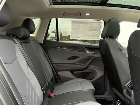 New 2025 Volkswagen Tiguan SE image 4