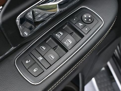 Used 2016 RAM 1500 Laramie w/ Convenience Group image 20