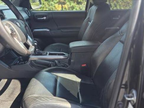 Used 2023 Toyota Tacoma Limited w/ Nightshade Package image 9