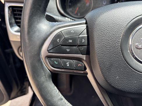 Used 2019 Jeep Cherokee Limited w/ Luxury Group AWD/4WD image 19