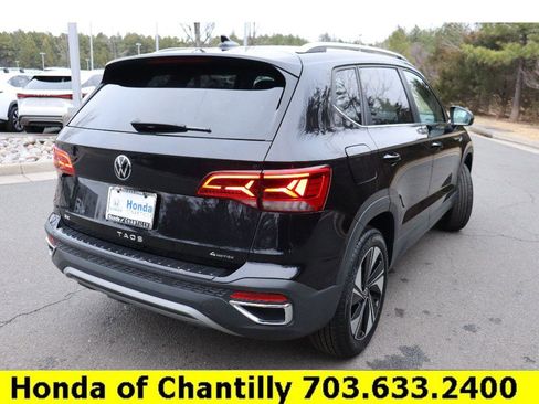 Used 2024 Volkswagen Taos SE image 7