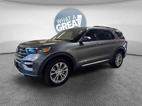 Used 2023 Ford Explorer XLT w/ Equipment Group 202A image 8