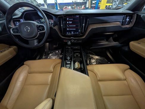 Used 2020 Volvo XC60 T5 Inscription image 12