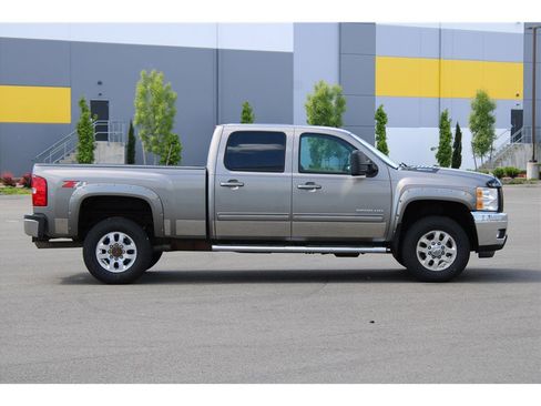 Used 2013 Chevrolet Silverado 2500 LTZ w/ LTZ Plus Package image 2