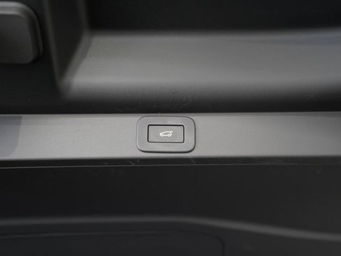 Used 2025 Land Rover Range Rover SE AWD/4WD image 39