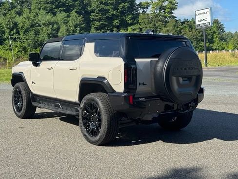 New 2026 GMC Hummer EV SUV w/ LPO, Dark Essentials Package AWD/4WD image 5