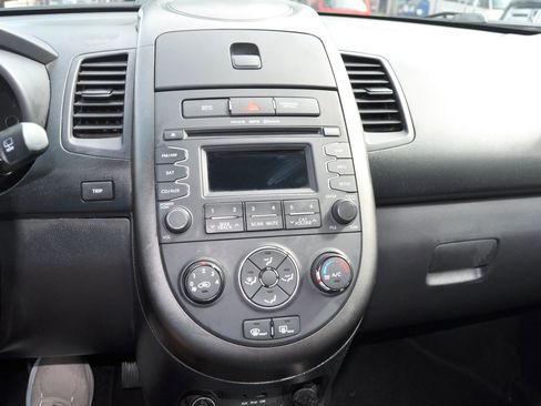 Used 2013 Kia Soul + FWD image 26