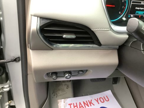 Used 2018 Chevrolet Traverse LT image 12