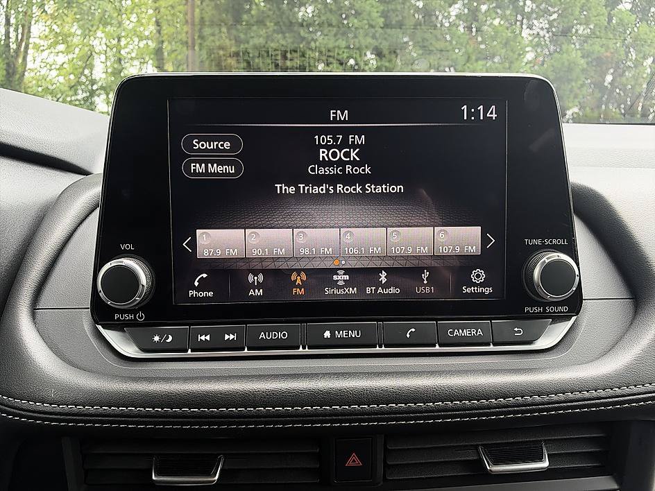 Used 2025 Nissan Rogue SV AWD/4WD image 16
