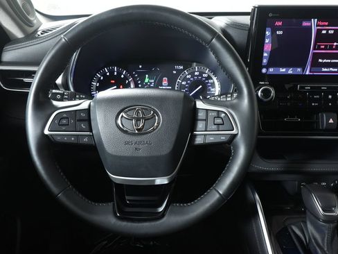 Used 2022 Toyota Highlander Platinum AWD/4WD image 18
