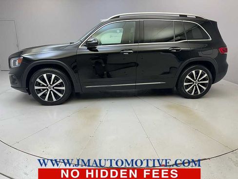 Used 2022 Mercedes-Benz GLB 250 4MATIC image 2