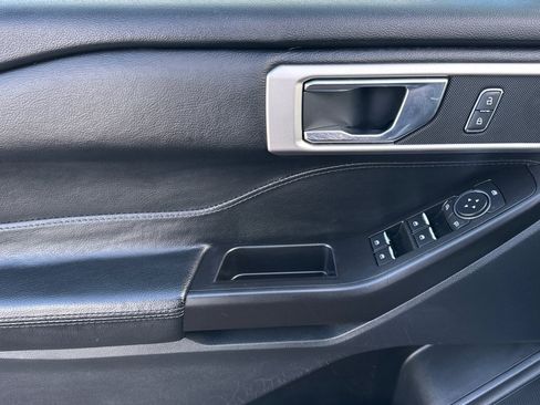 Used 2020 Ford Explorer XLT image 11