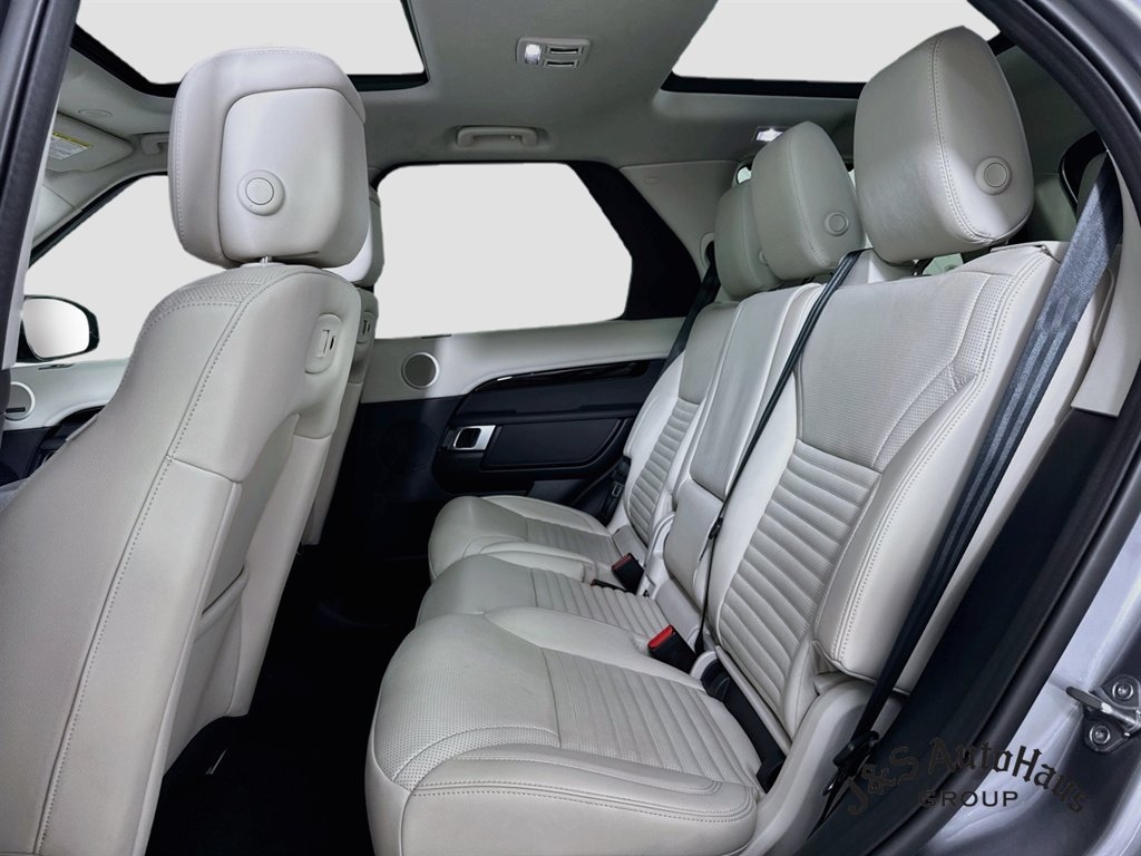 Used 2025 Land Rover Discovery S AWD/4WD image 28