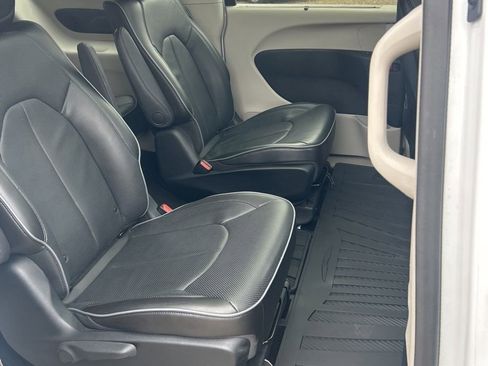 Used 2018 Chrysler Pacifica Limited w/ Advanced Safetytec Group image 11