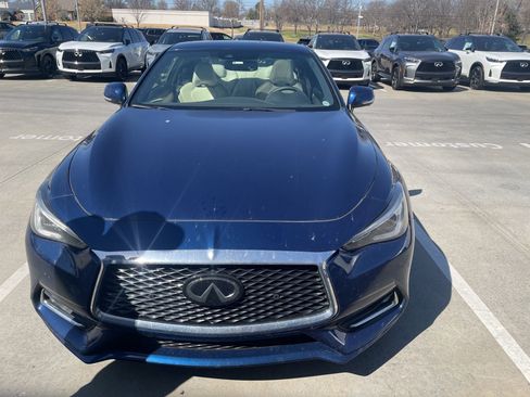 Used 2019 INFINITI Q60 3.0t Luxe w/ Essential Package image 2