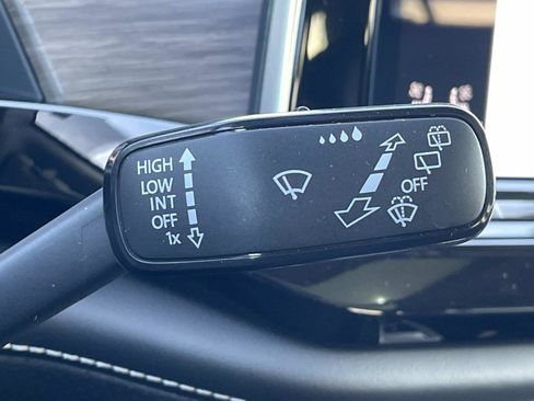 Certified 2024 Volkswagen Atlas SEL Premium R-Line image 27