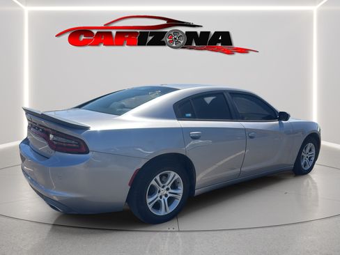 Used 2018 Dodge Charger SXT RWD image 5