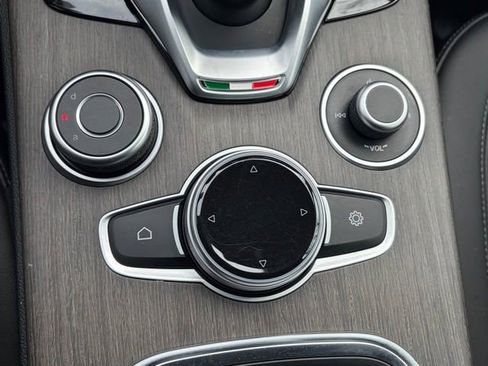 Used 2023 Alfa Romeo Stelvio Ti image 34