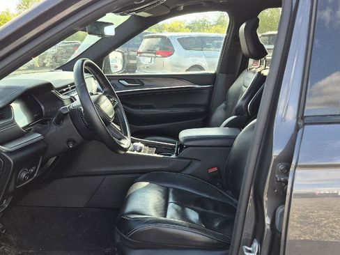 Used 2022 Jeep Grand Cherokee L Overland w/ Luxury Tech Group IV AWD/4WD image 6