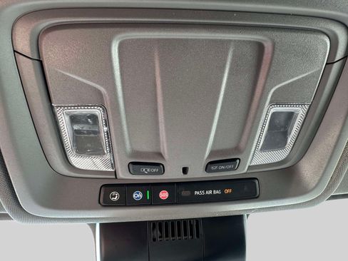 Used 2026 GMC Sierra 1500 SLT AWD/4WD image 33