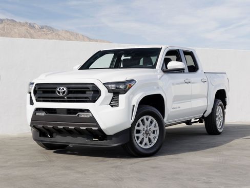 Used 2025 Toyota Tacoma SR5 image 1