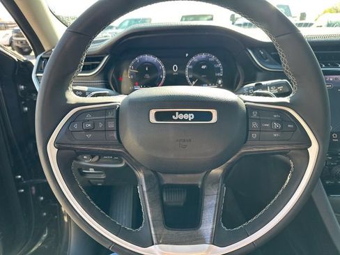 Used 2023 Jeep Grand Cherokee L Limited AWD/4WD image 32