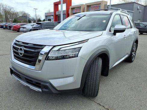 Certified 2024 Nissan Pathfinder Platinum w/ Cargo Package AWD/4WD image 19