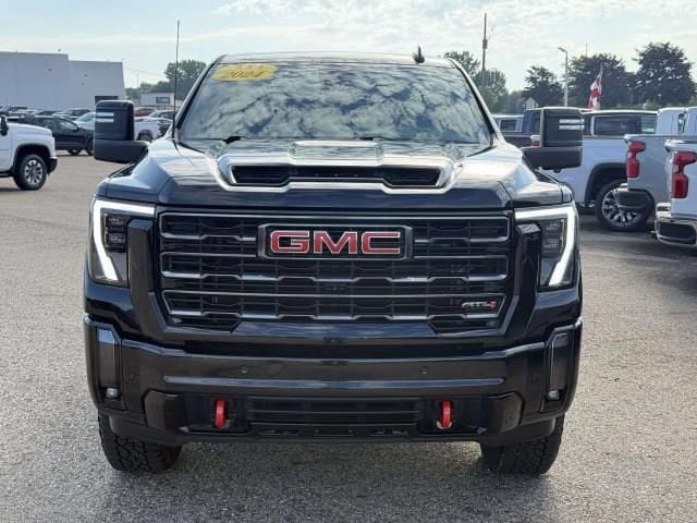 Used 2024 GMC Sierra 2500 AT4 AWD/4WD image 3