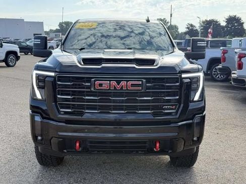 Used 2024 GMC Sierra 2500 AT4 AWD/4WD image 3