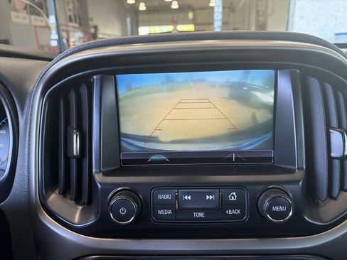 Used 2018 Chevrolet Colorado Z71 AWD/4WD image 16
