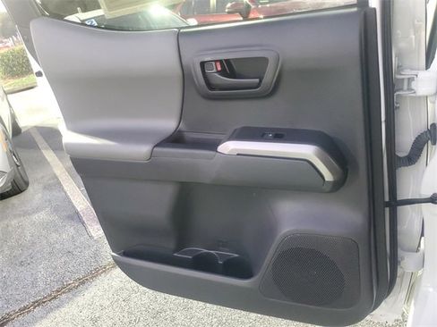 Used 2022 Toyota Tacoma 2WD Double Cab image 13