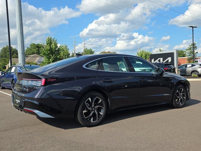 Used 2025 Hyundai Sonata SEL FWD image 5