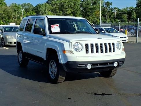 Used 2016 Jeep Patriot Sport w/ Power Value Group AWD/4WD image 3
