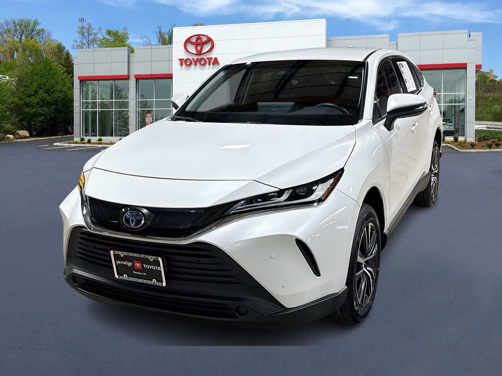 Used 2023 Toyota Venza LE AWD/4WD image 1