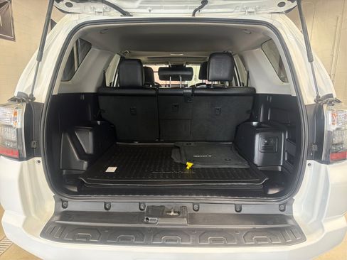 Used 2020 Toyota 4Runner Venture w/ Moonroof Package AWD/4WD image 12