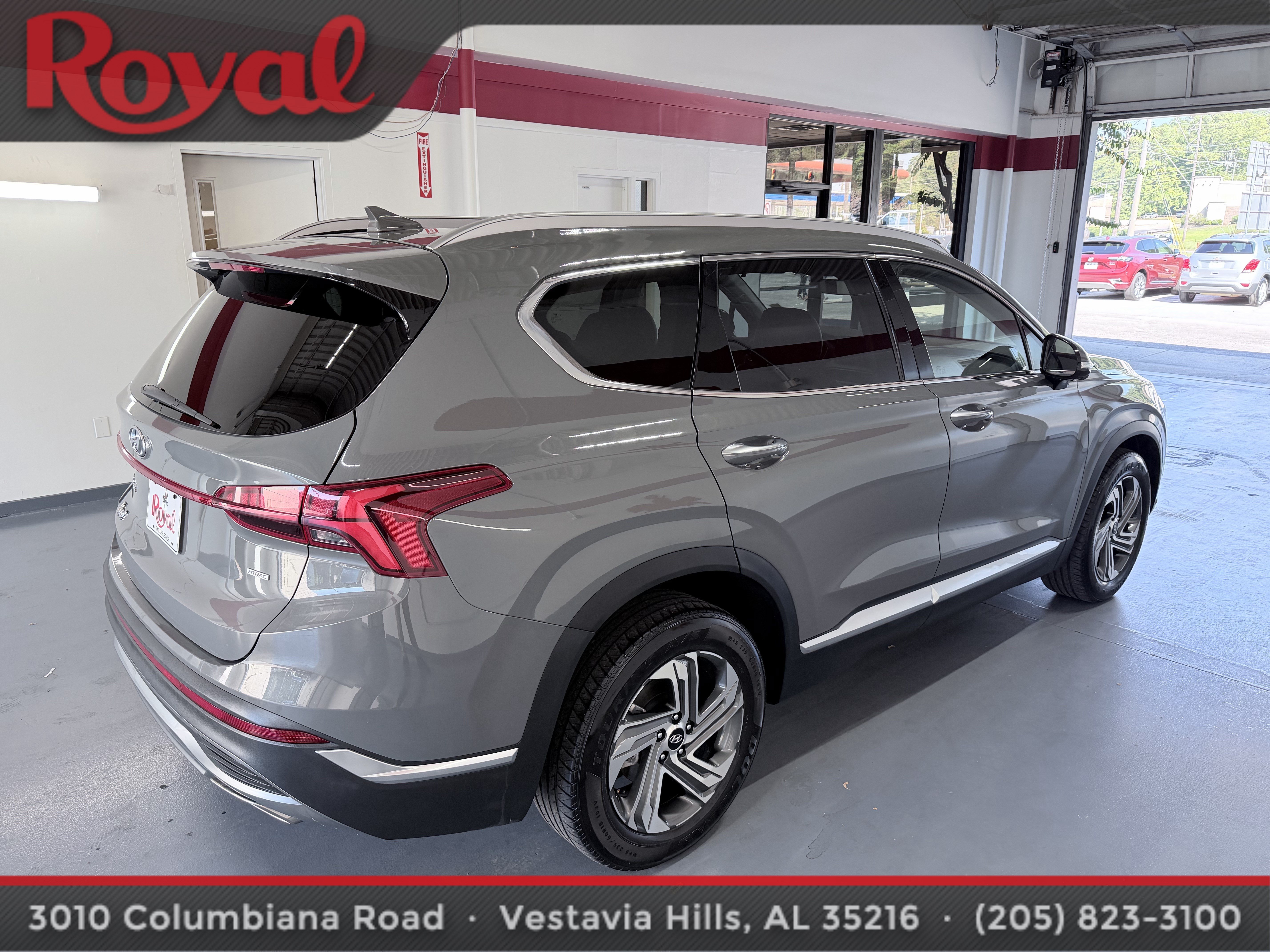 Used 2023 Hyundai Santa Fe SEL w/ Premium Package FWD image 4