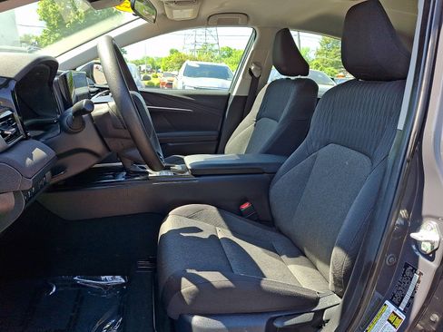 Used 2025 Toyota Camry LE FWD image 13