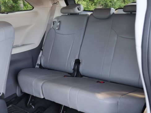 Used 2023 Toyota Sienna Limited AWD/4WD image 22