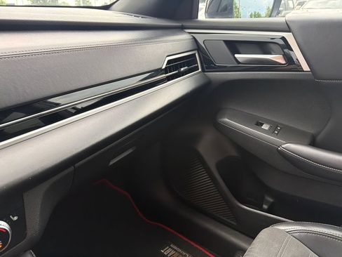 Used 2024 Mitsubishi Outlander AWD image 32