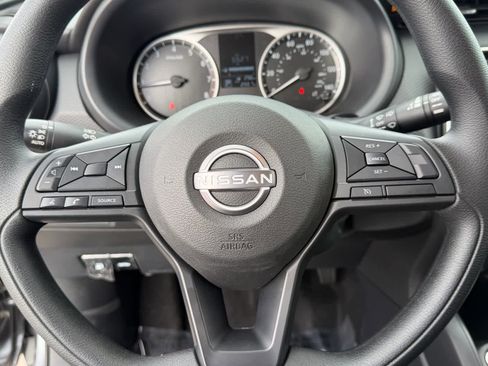 Certified 2025 Nissan Kicks Play S image 30