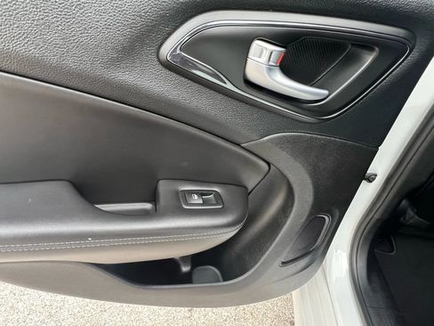 Used 2015 Chrysler 200 S w/ Navigation & Sound Group I image 23
